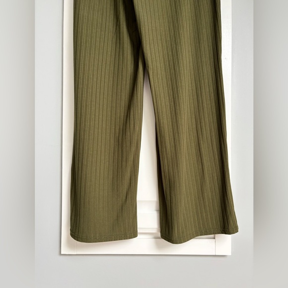 Womens Three-Piece Ribbed Lounge Set - Picture 16 of 16